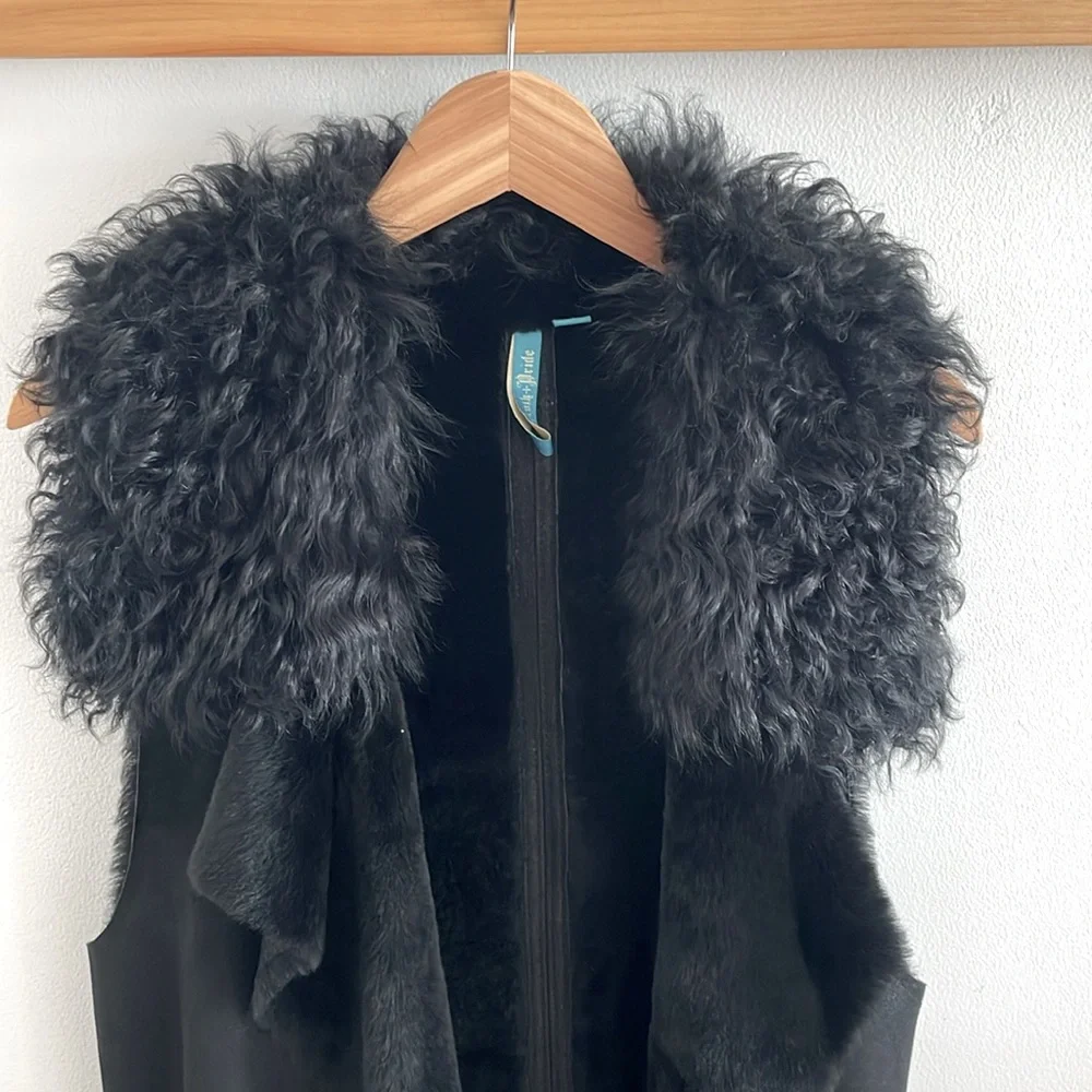 NWOT Truth + Pride Black Shearling Vest - warm and stylish - size Medium - Picture 2 of 6